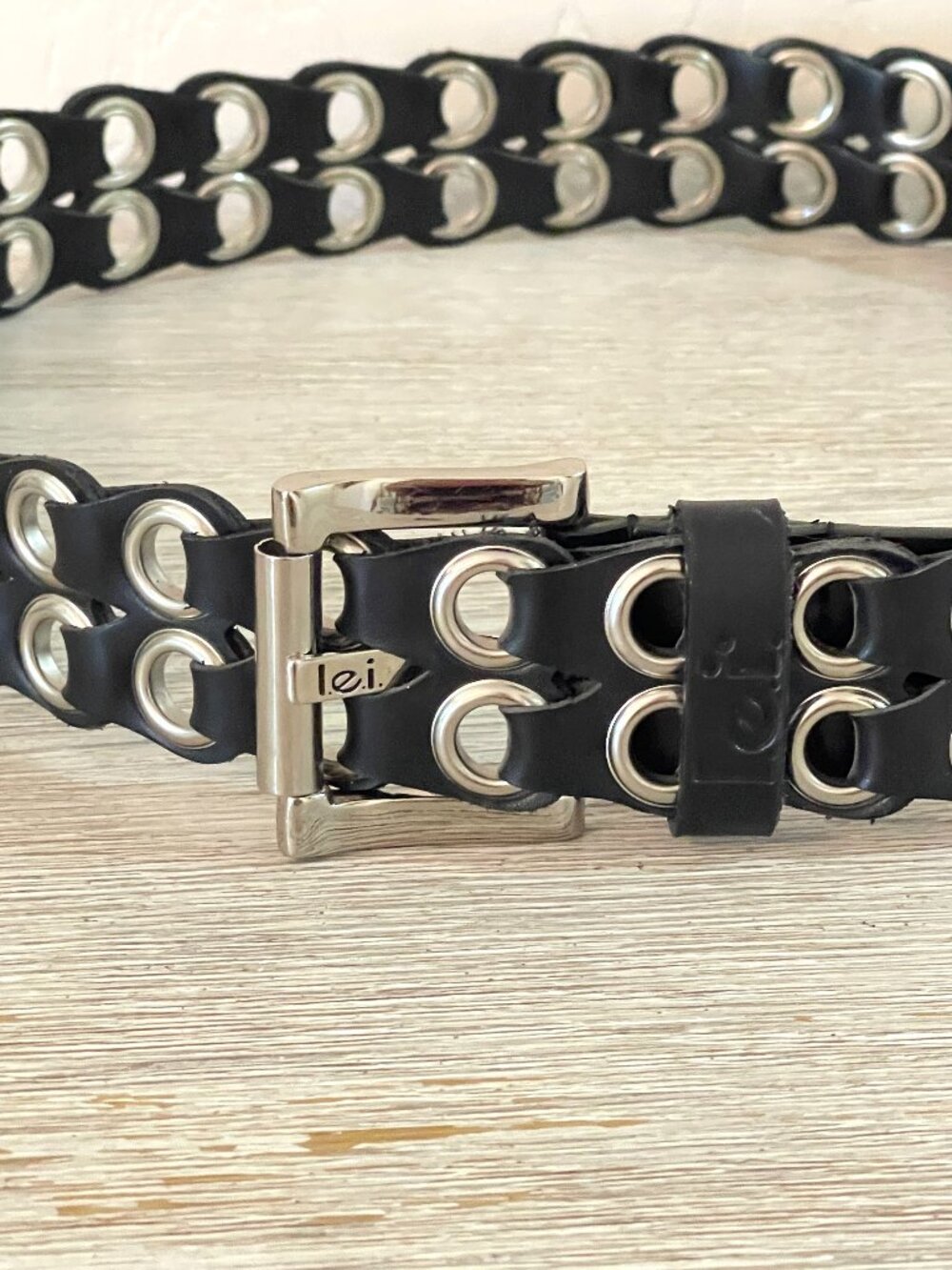 LEI Belt Wide Grommet Black Silver Buckle Medium - Picture 3 of 9